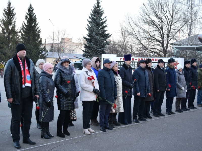 В Ртищево состоялся митинг, посвященный Дню Неизвестного солдата.