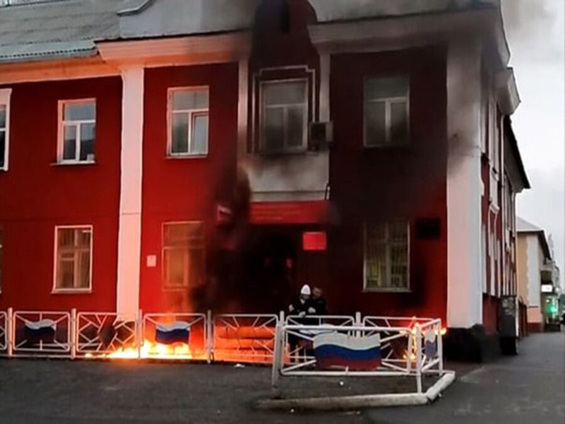 Поджоги военных комиссариатов могут быть расценены как террористический акт или диверсия.