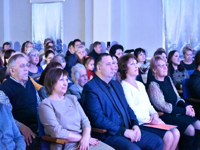 Сегодня в городе Ртищево прошло торжественное закрытие Года педагога и наставника.