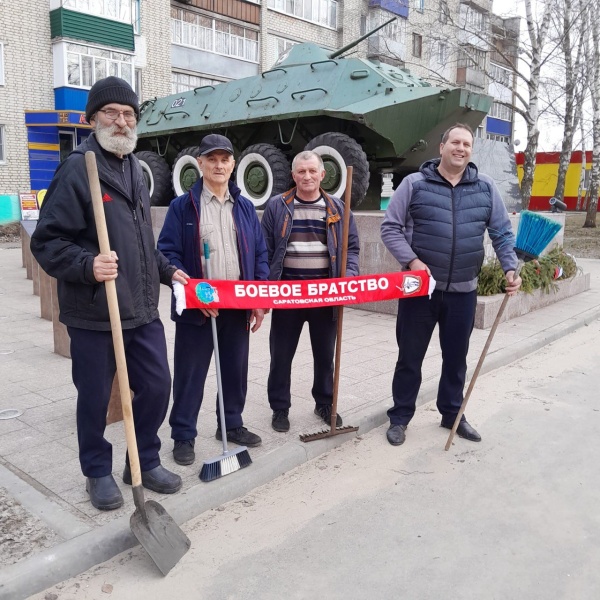 Члены Ртищевского отделения &quot;Боевое братство&quot; приняли участие в общегородском субботнике.