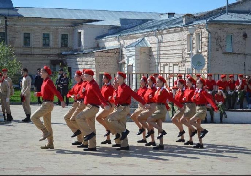 Юнармейский отряд в г.Ртищево принял участие в VI региональном форуме юнармейских отрядов &quot;С гордостью за прошлое, с заботой о настоящем&quot;, который прошел в г. Балашов..