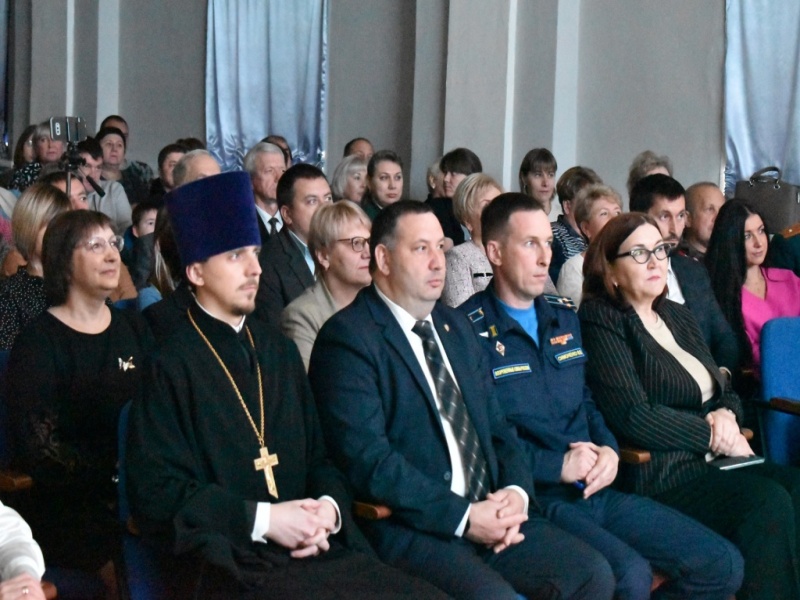 Сегодня в Городском культурном центре состоялось торжественное мероприятие, посвященное Дню народного единства..