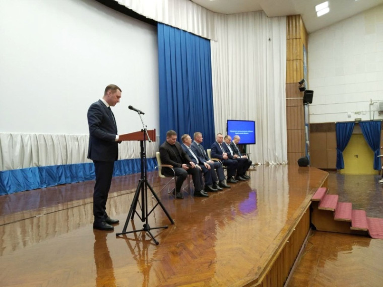 Губернатор Саратовской области провел встречу с главами районов Саратовской области по вопросу развития муниципальных районов Саратовской области. Губернатор Саратовской области провел встречу с главами районов Саратовской области по вопросу развития муниципальных районов Саратовской области.