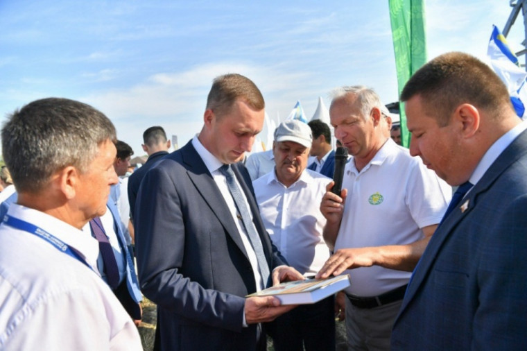 Ртищевская делегация приняла участие в сельскохозяйственном форуме «День поля- 2022». Ртищевская делегация приняла участие в сельскохозяйственном форуме «День поля- 2022».