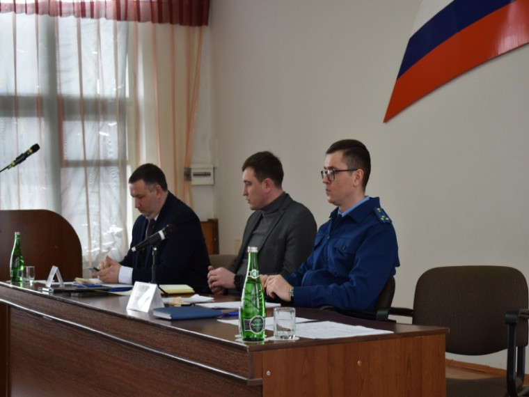 В администрации Ртищевского района состоялось внеочередное заседание антитеррористической комиссии. В администрации Ртищевского района состоялось внеочередное заседание антитеррористической комиссии.