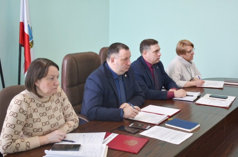 Глава Ртищевского района Александр Жуковский провел постоянно действующее совещание с начальниками отделов администрации Ртищевского района и главами администраций сельских поселений. Глава Ртищевского района Александр Жуковский провел постоянно действующее совещание с начальниками отделов администрации Ртищевского района и главами администраций сельских поселений.