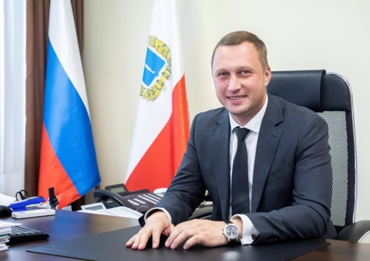 Поздравление врио Губернатора Р.В.Бусаргина с Днем Государственного флага России. Поздравление врио Губернатора Р.В.Бусаргина с Днем Государственного флага России.