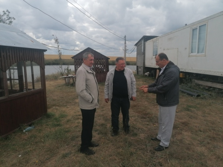Ртищевский район с рабочим визитом посетил председатель Ассоциации крестьянских (фермерских) хозяйств, сельскохозяйственных кооперативов и иных сельскохозяйственных товаропроизводителей Саратовской области «Возрождение» Александр Кожин. Ртищевский район с рабочим визитом посетил председатель Ассоциации крестьянских (фермерских) хозяйств, сельскохозяйственных кооперативов и иных сельскохозяйственных товаропроизводителей Саратовской области «Возрождение» Александр Кожин.