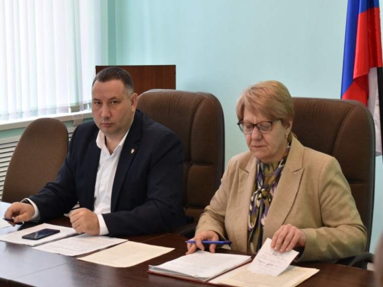 Сегодня под председательством главы Ртищевского муниципального района Александра Жуковского состоялась межведомственная комиссия по вопросам демографии. Сегодня под председательством главы Ртищевского муниципального района Александра Жуковского состоялась межведомственная комиссия по вопросам демографии.