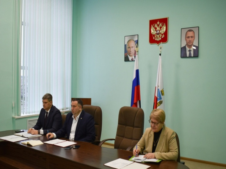 В администрации Ртищевского района состоялось постоянно действующее совещание. В администрации Ртищевского района состоялось постоянно действующее совещание.